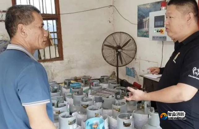 摞命！辦公室竟存放47只燃氣重瓶！